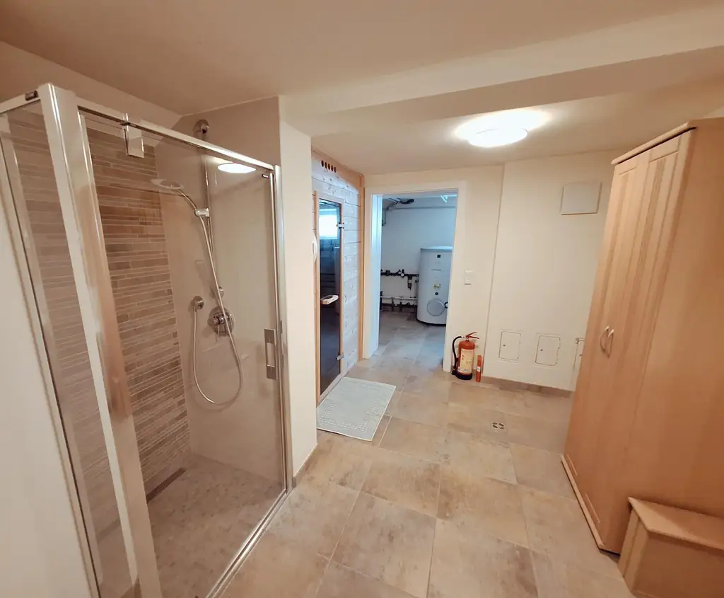 VILLA IN HAINFELD - WOHNEN UND ARBEITEN MÖGLICH