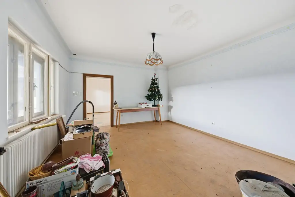 Vielseitige Gewerbe- und Wohnliegenschaft: diverse Hallenflächen, Wohngebäude und ein großzügiges Grundstück!