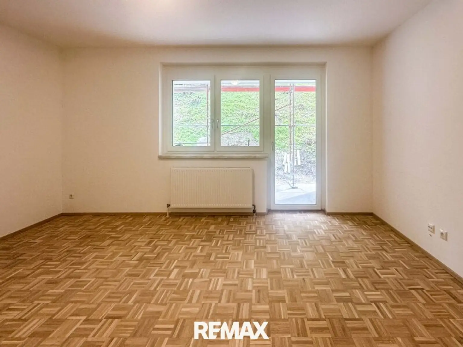 Wohnzimmer mit Ausgang auf die Terrasse