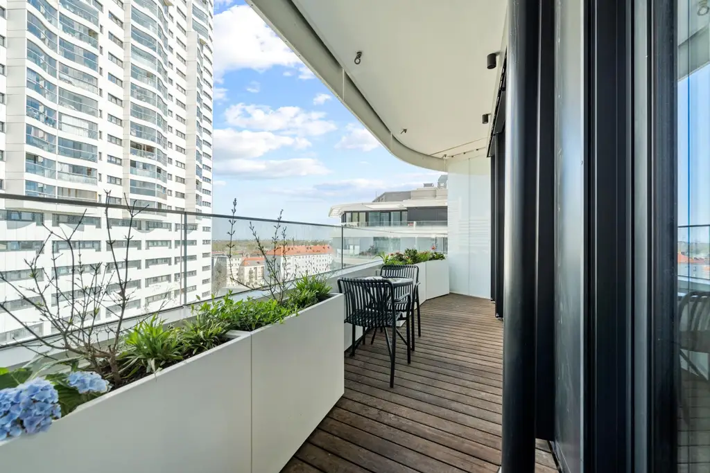 "Vollmöbliert Danube Flat"