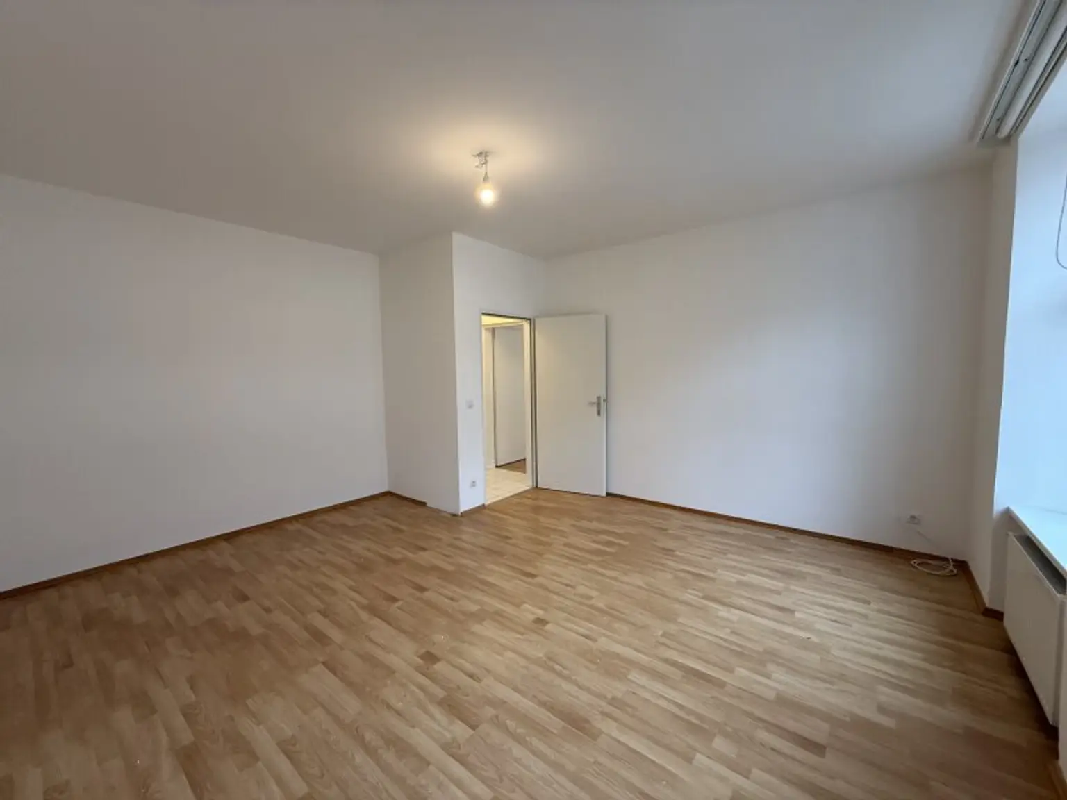 Großzügige 2-Zimmer Altbauwohnung nahe U1 Keplerplatz in ruhiger Lage zu vermieten!