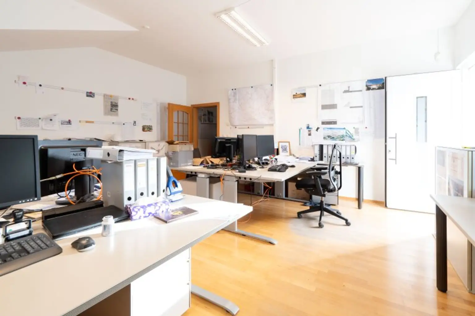 Komfortables 2-Zimmer Büro mit Küche & Bad im 1. OG in Pinsdorf zu mieten!