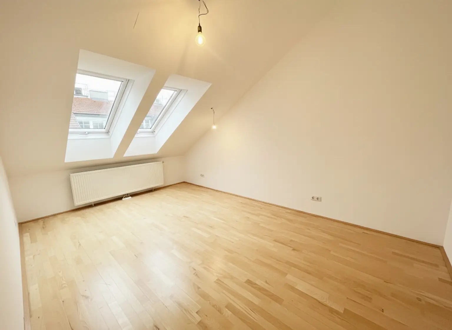 UNBEFRISTET: Klimatisierte 4-Zimmer Wohnung mit Terrasse