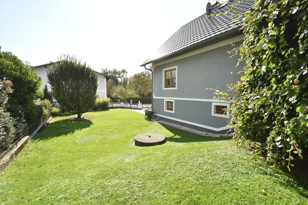Wohnhaus mit Wintergarten, schönem Garten und Pool im Mostviertel