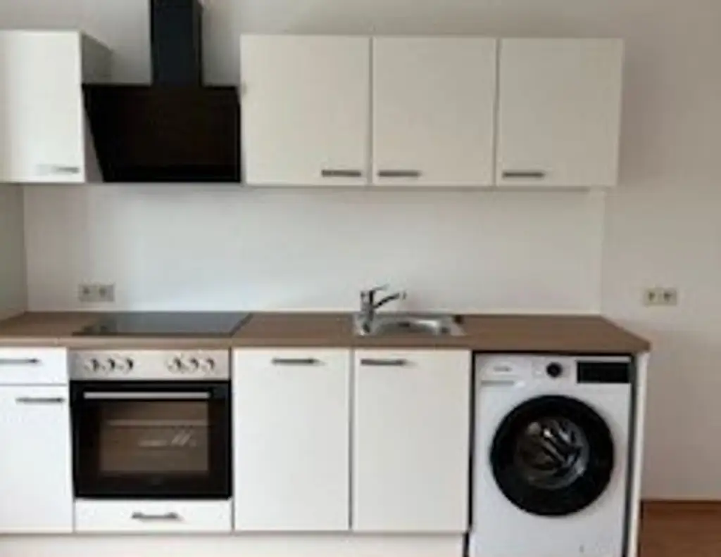 Sanierte lichtdurchflutete Wohnung im Zweifamilienhaus in Graz St. Peter- 70m² ERSTBEZUG, 3 Zimmer: davon Essen/Kochen und Wohnzimmer, Schlafzimmer