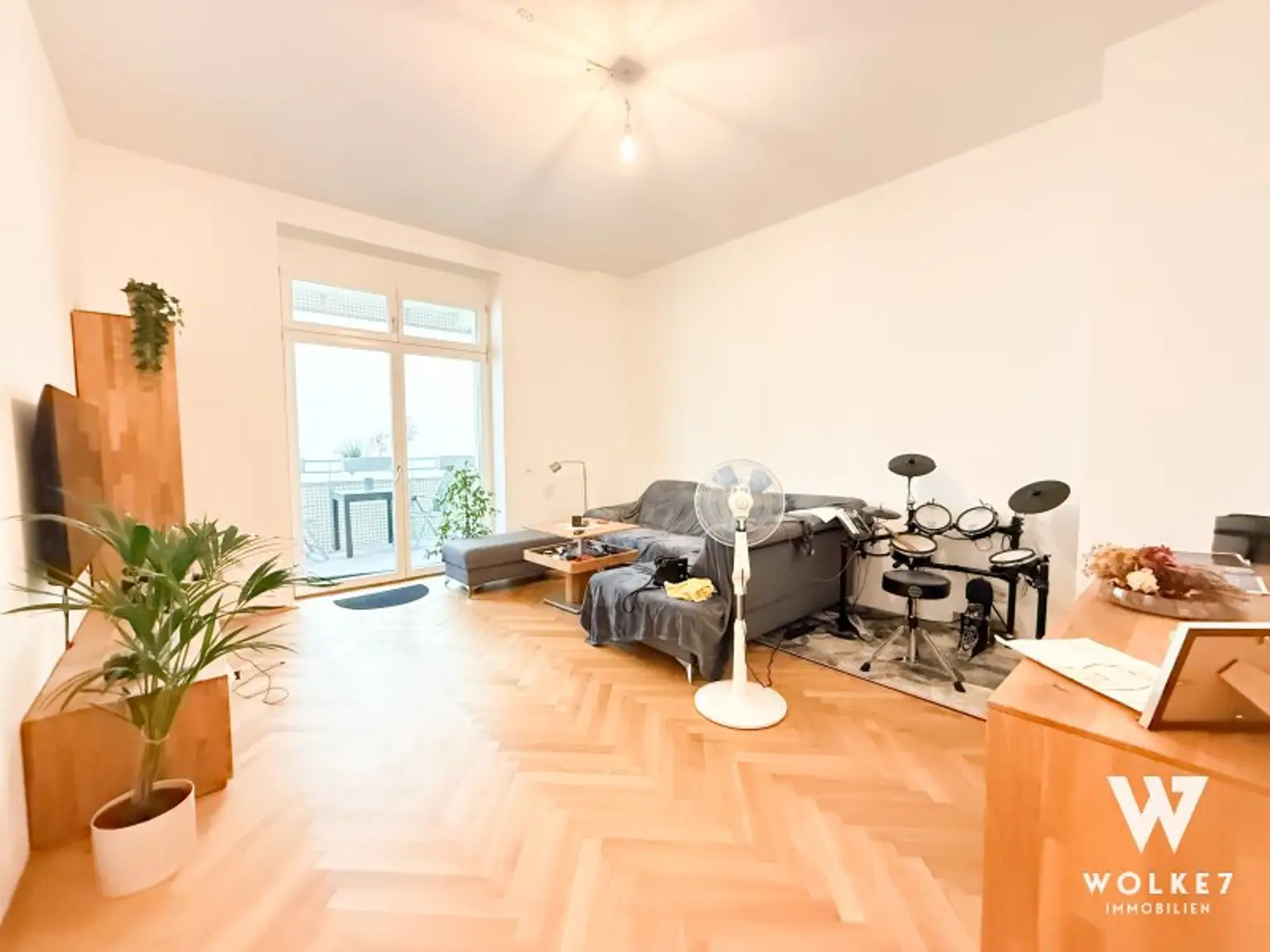 Klassischer Altbau trifft modernen Luxus – Helle kernsanierte 2-Zimmer-Wohnung mit Balkon & Tiefgarage in bester Lage von Margareten