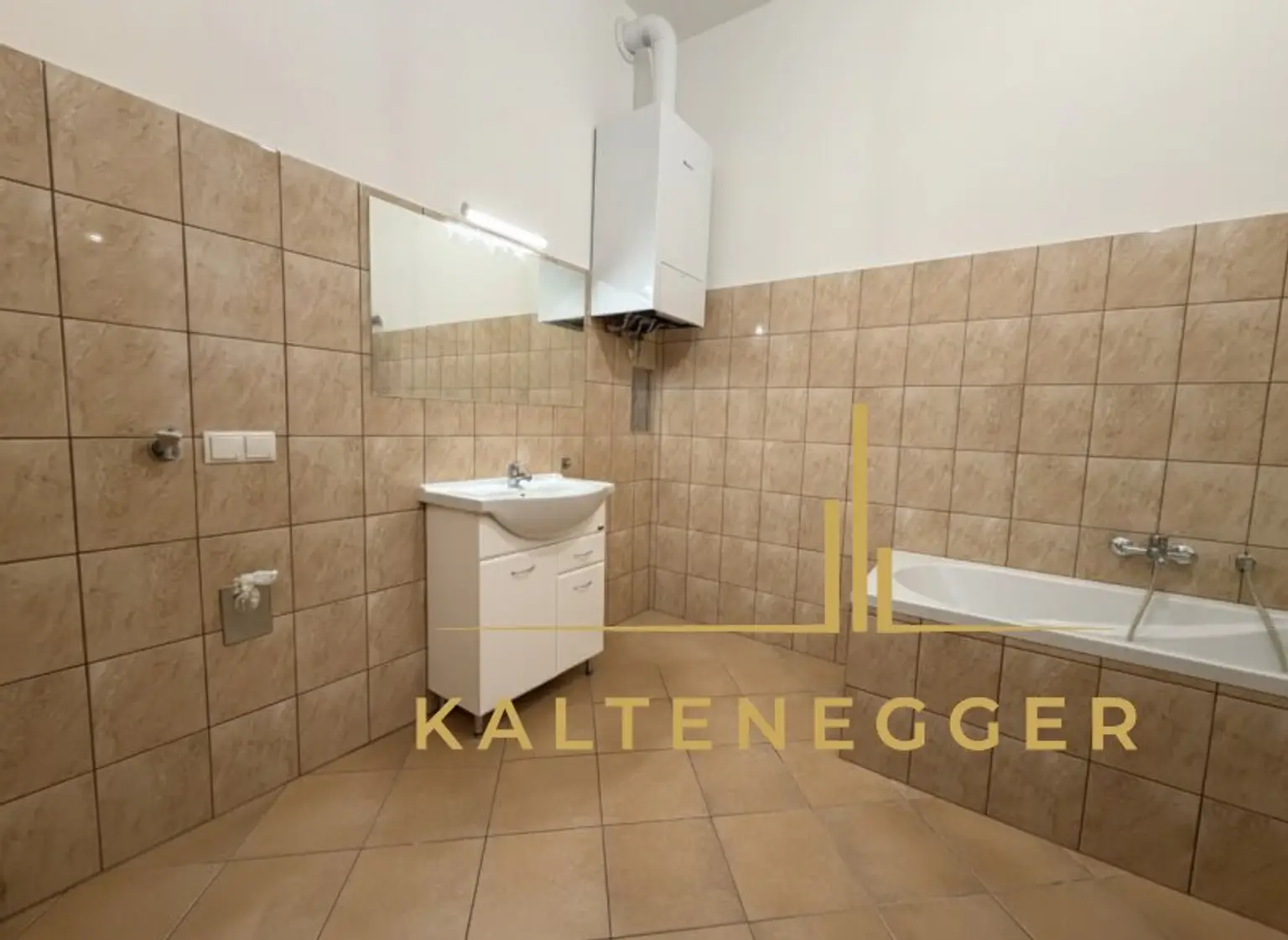 Badezimmer mit Badewanne