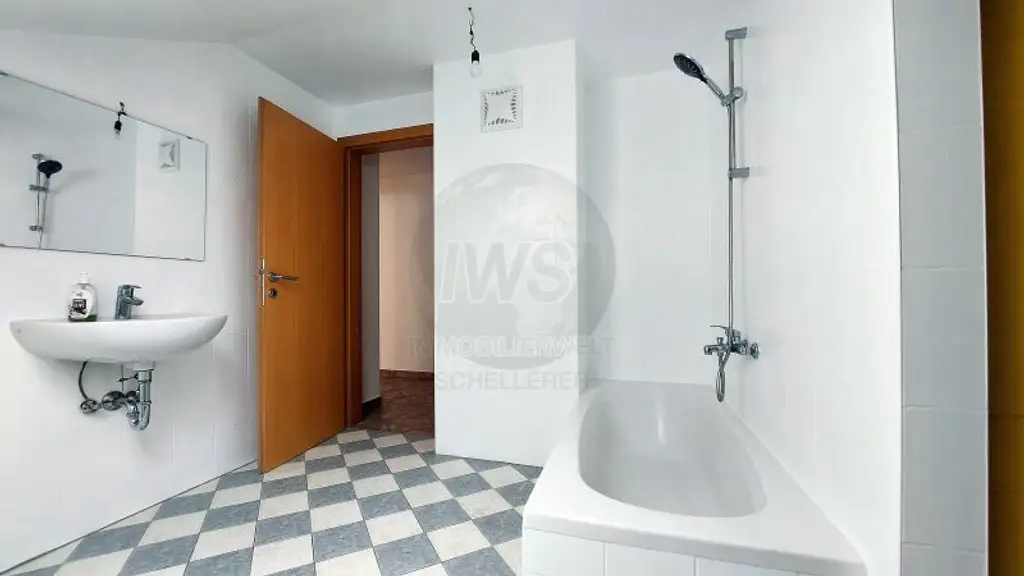 4-Zimmer DG-Wohnung mit 93m² in 4760 Raab