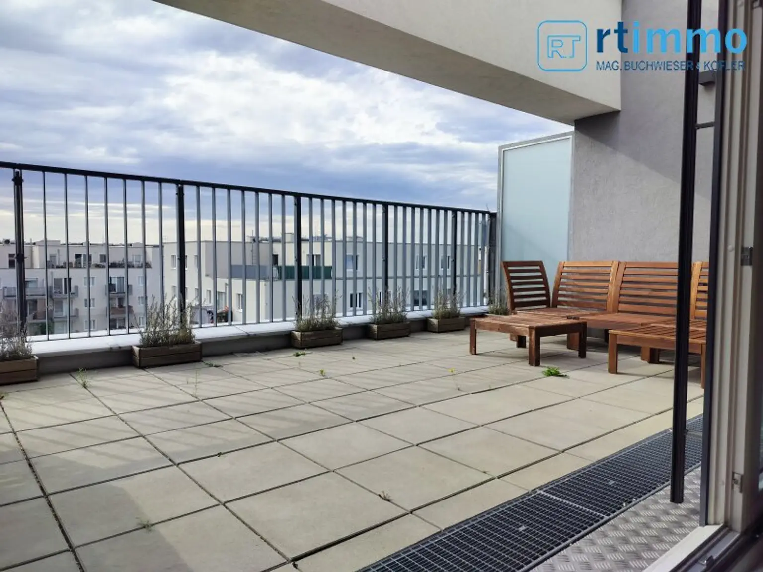Einzigartiges Penthouse mit Traumterrasse, Fernblick und Klimaanlage