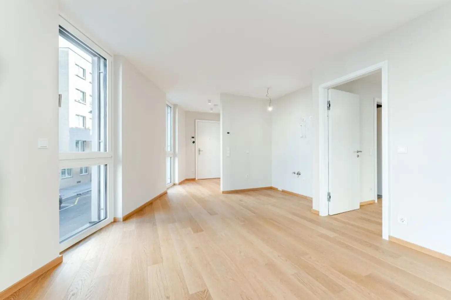 Erstbezug ab Februar! Nähe U6/U4! Helle 2-Zimmer-Wohnung mit Loggia zu vermieten!