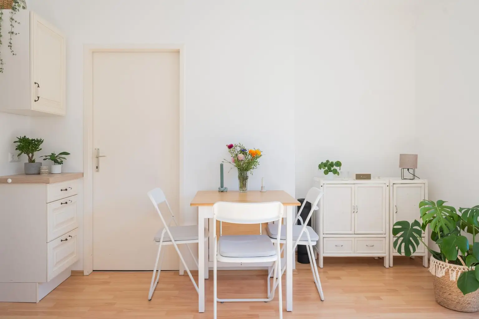 Wohn-, Koch- und Essbereich 2 (F8W2)