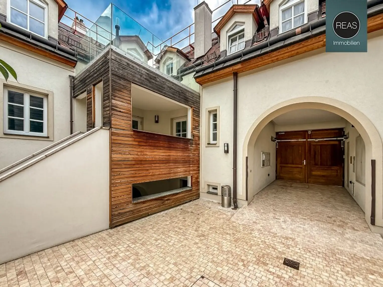 Provisionsfrei: Exklusives Maisonette - Apartment mit Loggia und Terrasse beim Beethoven Museum und Pfarrplatz! Garagen verfügbar!