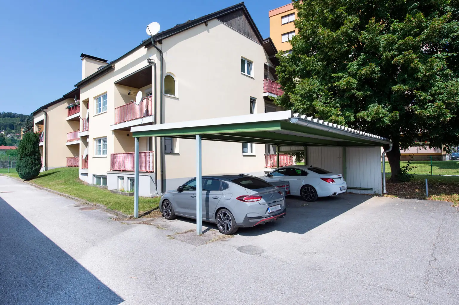 Verlassenschaftswohnung – Entrümpeln & Sanieren! Carport inklusive