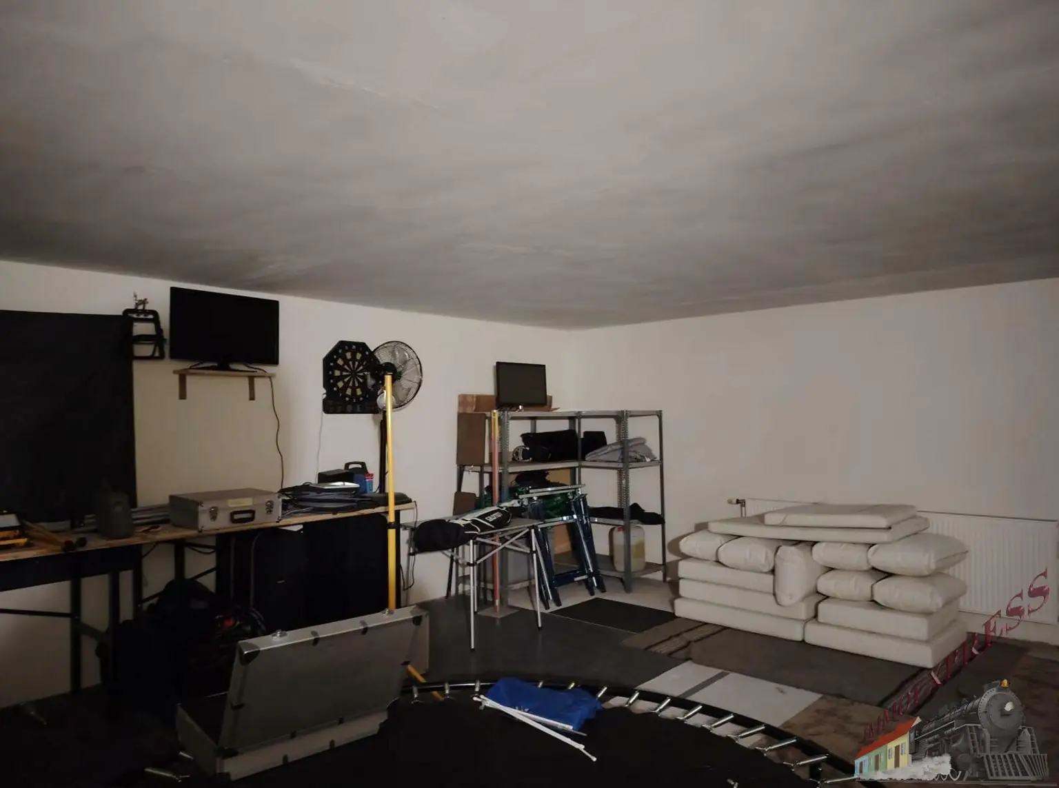 Tolle Villa mit neuer PV-Anlage bietet viel Platz und ruhige, grüne Umgebung – 38 min zur Stadtgrenze Wien!
