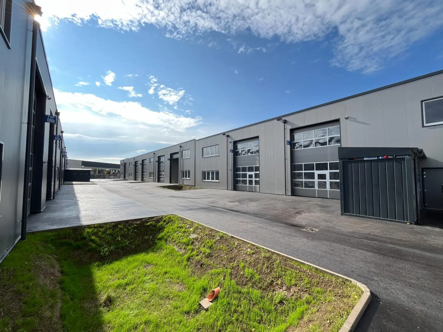 Betriebs-/ Produktions- oder Lagerhallen von 44 - 224 m² Fläche, 1A Standort ab Herbst 2025 im BUSINESS PARK REGAU (Top 14a)