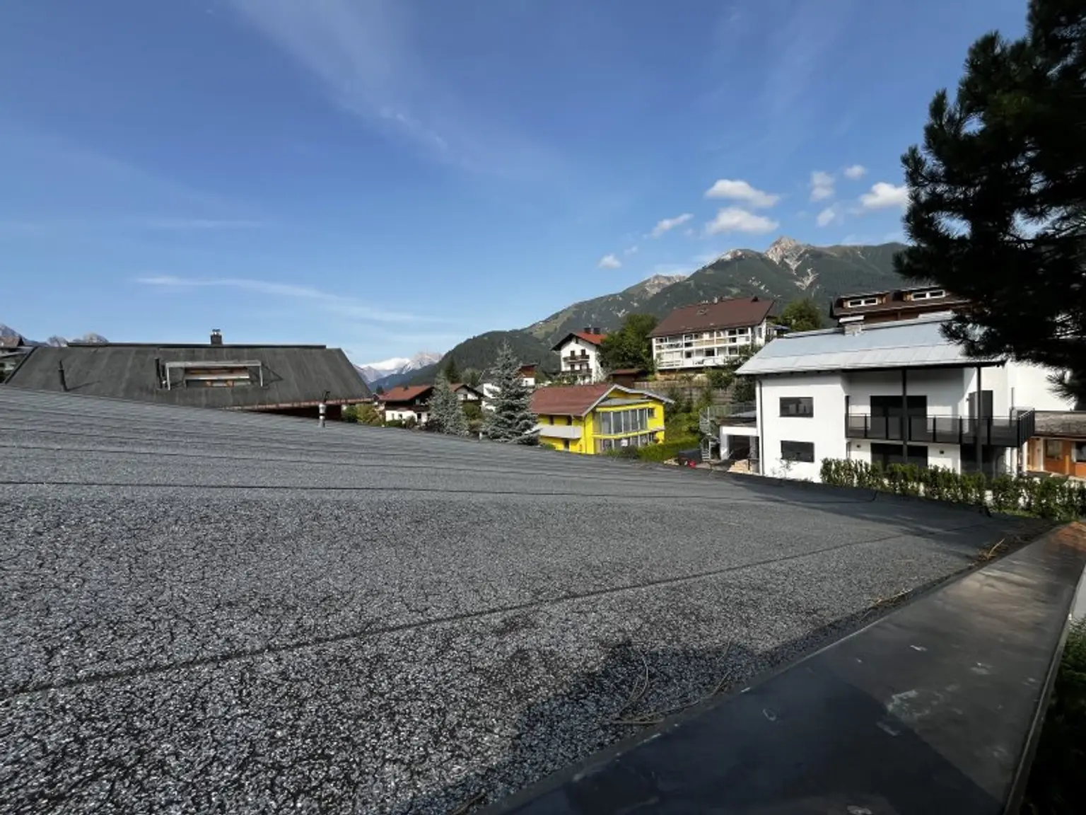 WOHNPERLE in Seefeld: 104m² große 4-Zimmerwohnung mit TIROLER ZIRBENSTUBE und 3 Balkonen fußläufig zum Skigebiet!