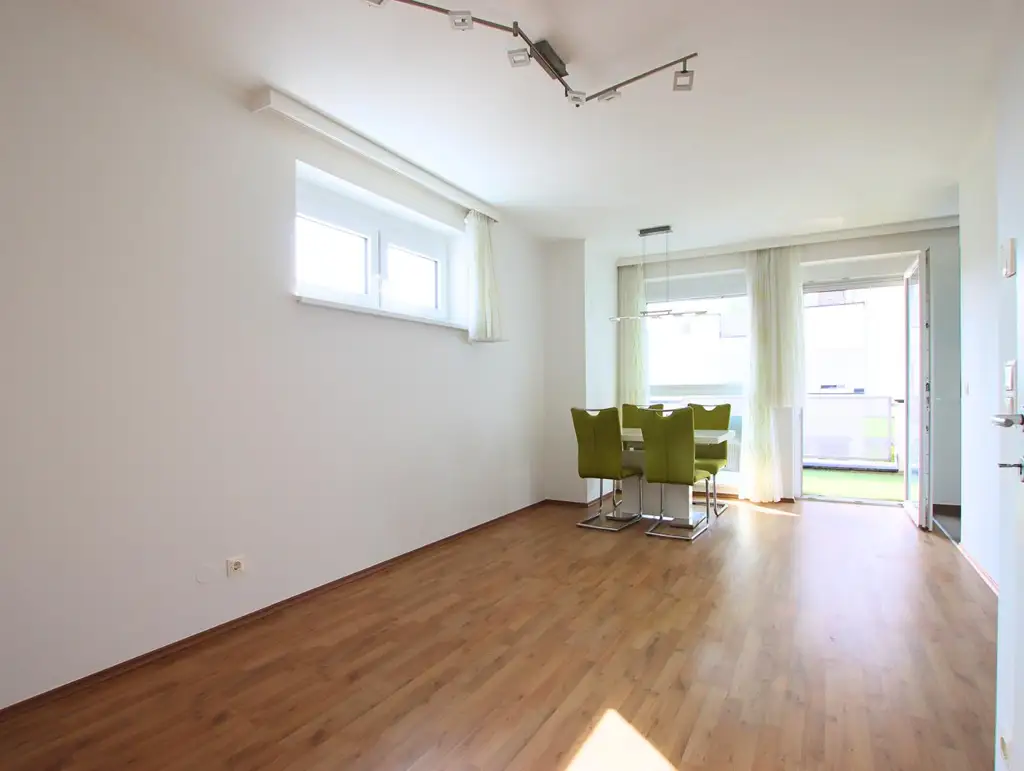 WIE NEU! Moderne 2 Zimmer Wohnung mit Loggia in Top Lage!