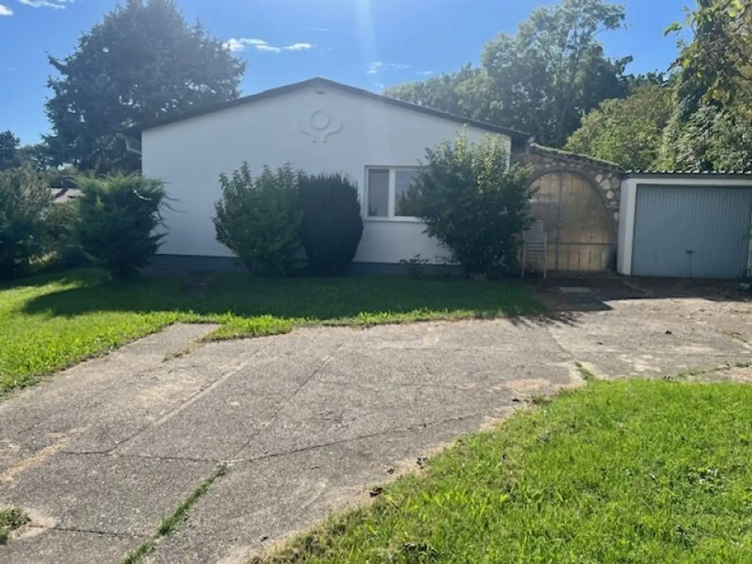 Seeblick inklusive! Bungalow mit 3 Schlafzimmern und charmantem Garten- mit Erweiterungsmöglichkeit!
