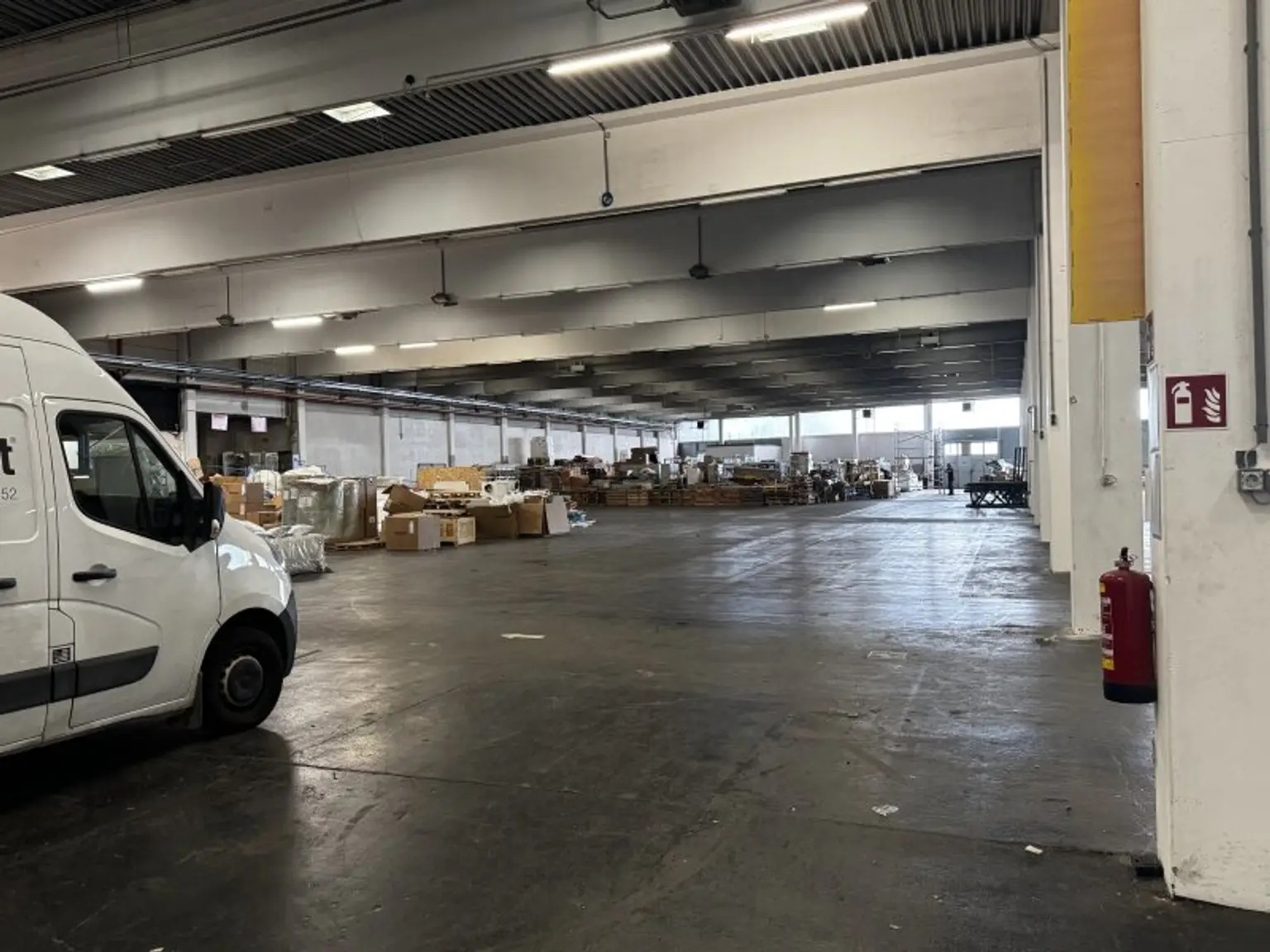 Moderne Halle mit 7 m Höhe und LKW-Zufahrt – ca. 4.445 m² im 21. Bezirk. Flexibel Nutzbar
