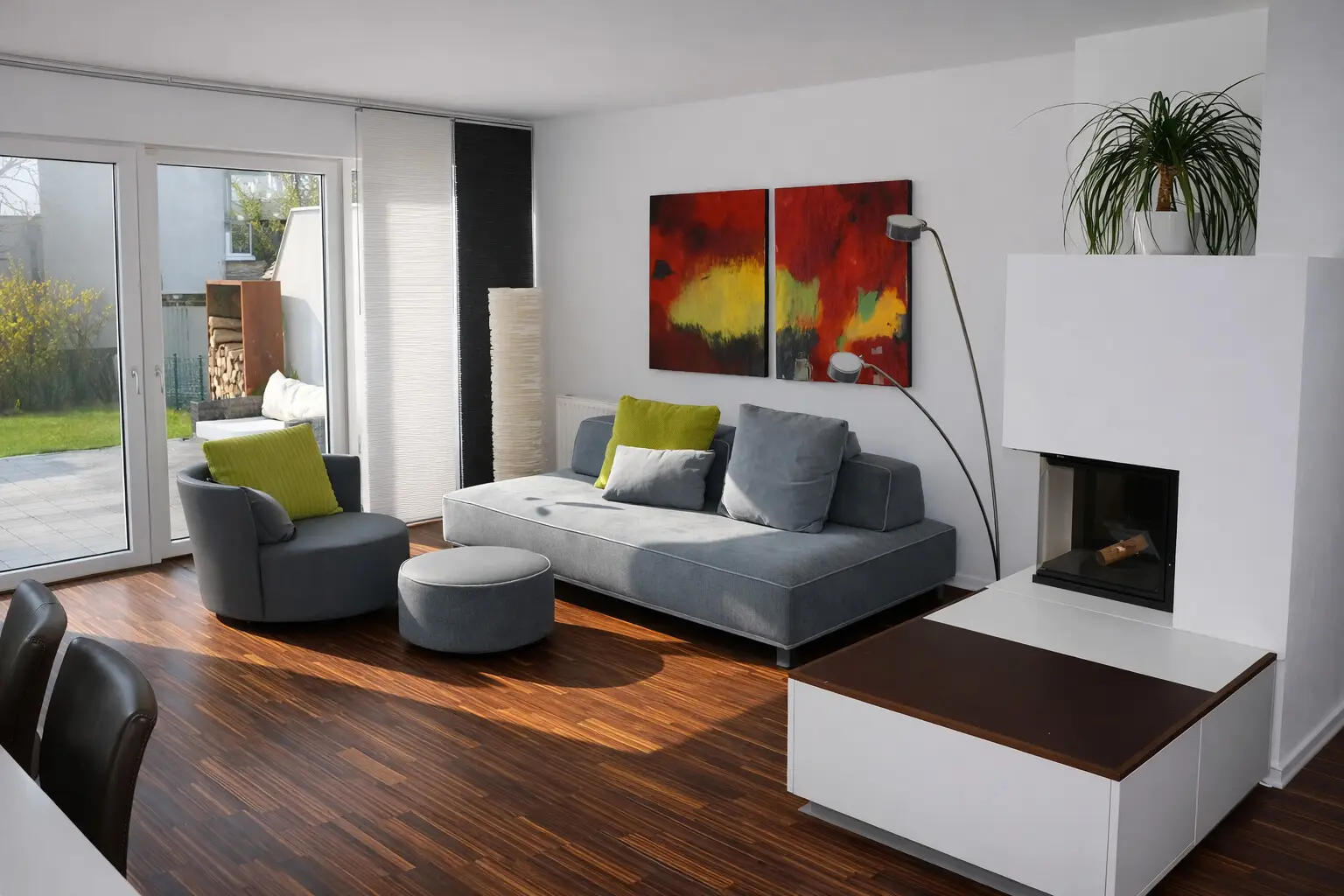 Wohnzimmer möbliert