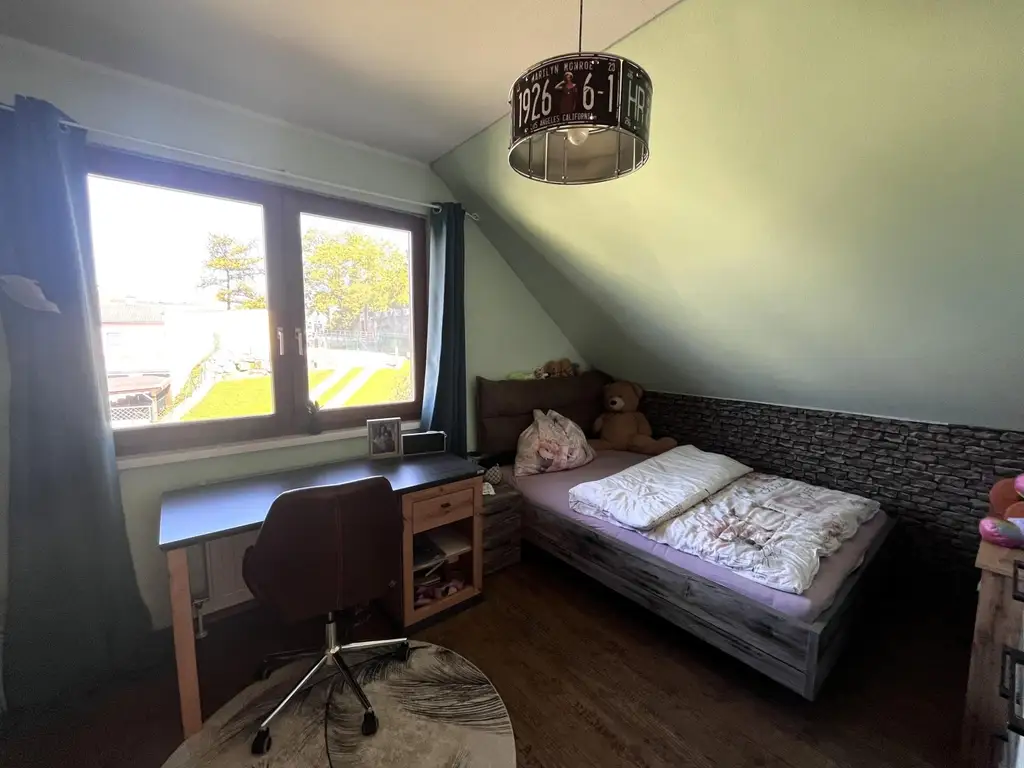 "Solides Haus mit Garten und Pool"