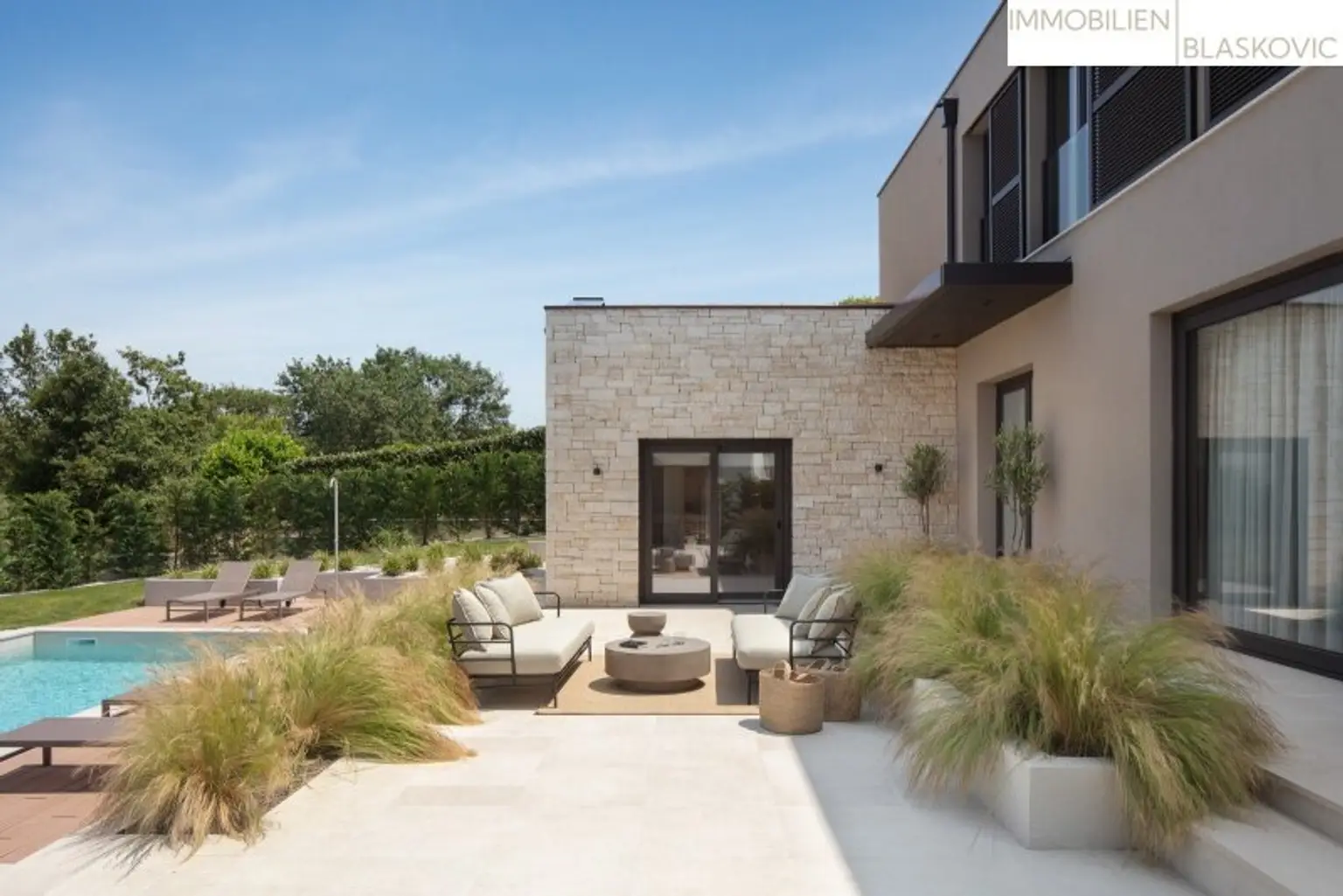 Luxus-Villa mit beheiztem Pool und Wellnessbereich in Vrsar - Erstbezug mit Top-Ausstattung!
