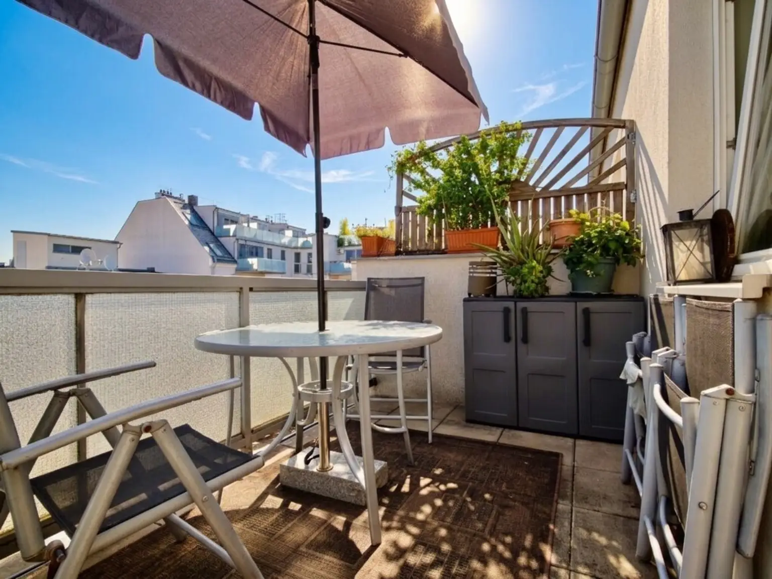Charmante 2-Zimmer-Dachgeschosswohnung mit Ruheterrasse im 17. Bezirk
