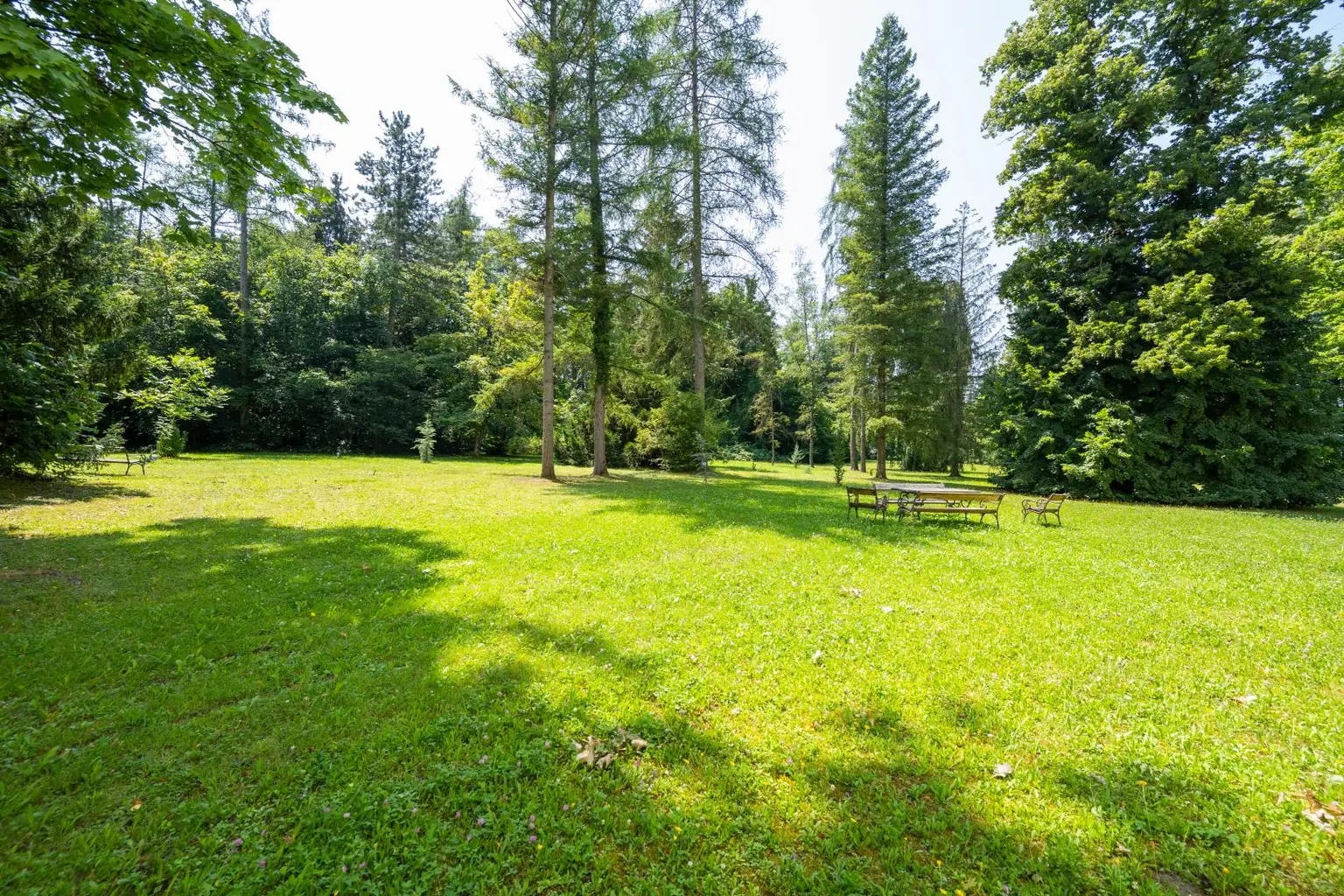 Tradition trifft Moderne – sonniges Apartment mit Küche und Parkplatz im Schloss Voglsang!
