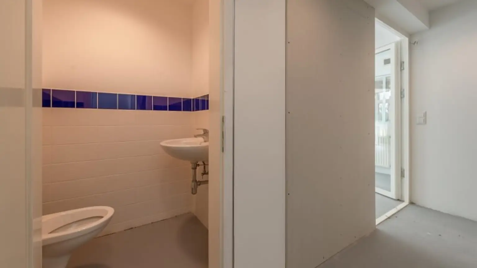 " Lagerhallen " Büroflächen " Freiflächen " UNBEFRISTET "