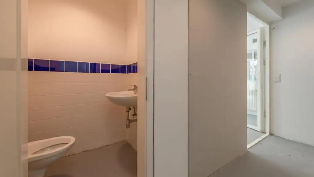 " Lagerhallen " Büroflächen " Freiflächen " UNBEFRISTET "