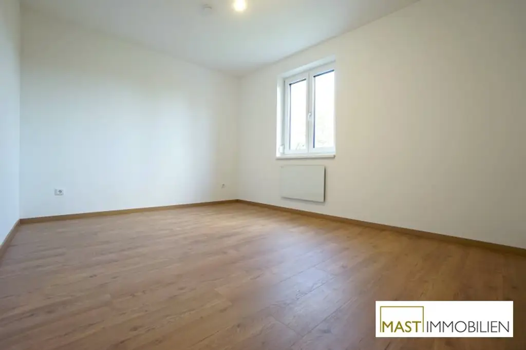 2 Zimmer Garten Wohnung inkl. EWE Einbauküche in optimaler Lage - inkl. PKW Abstellplatz