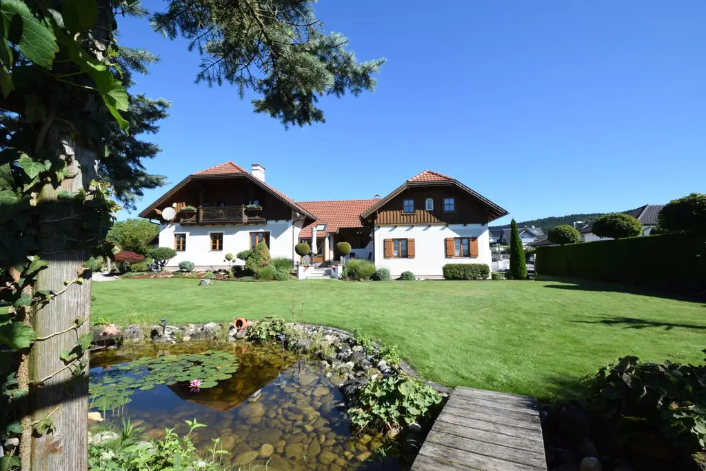 Haus auf großem Grundstück