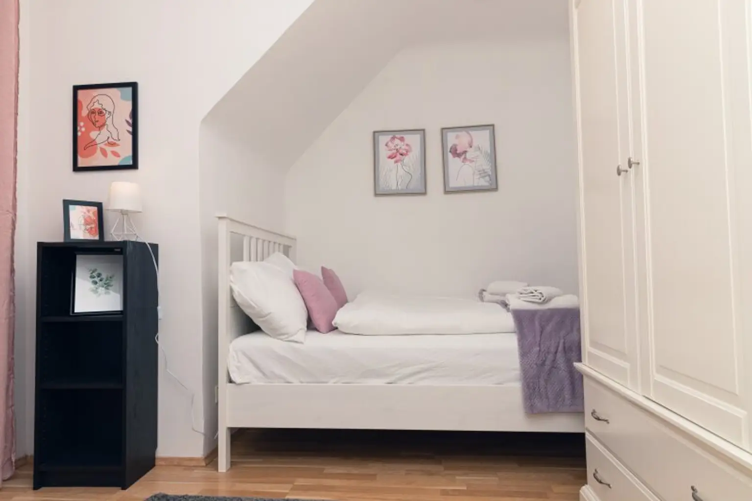 Vollmöblierte Dachgeschoss-3-Zimmer-Wohnung Nähe WU/ WG geeignet