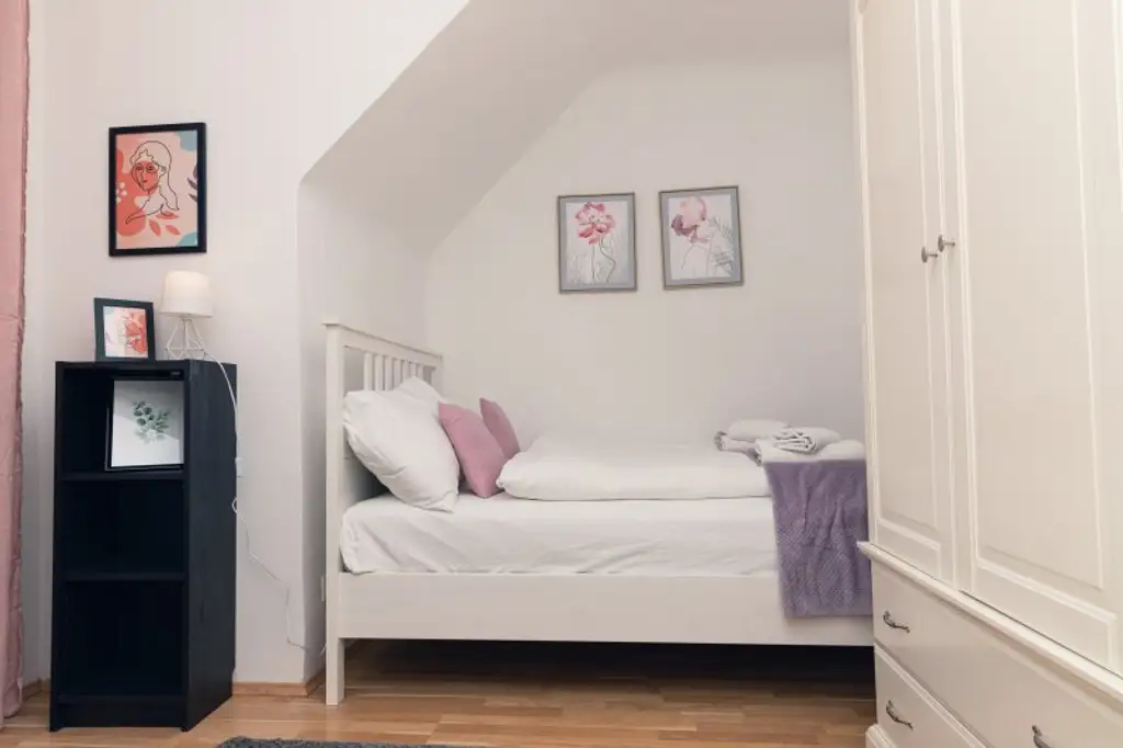 Vollmöblierte Dachgeschoss-3-Zimmer-Wohnung Nähe WU/ WG geeignet