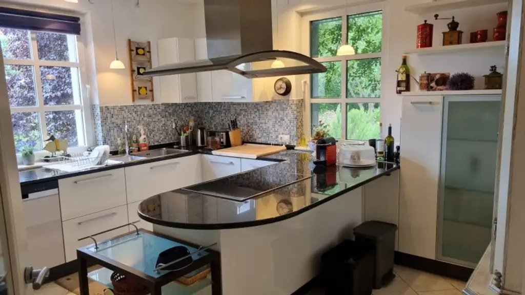 Luxus und Wohlbefinden - Traumvilla mit uneinsehbarem Garten in Grünlage