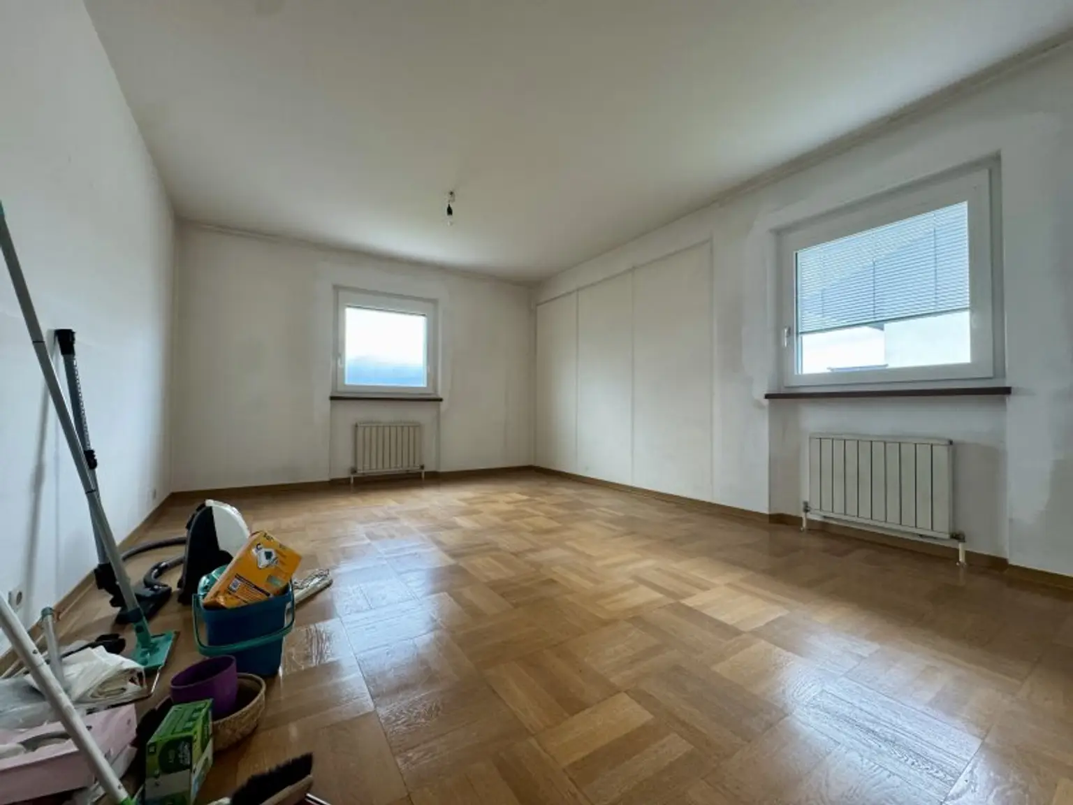 *geräumige 3 Zimmer Wohnung mit extra Küche und Balkon!  Super schöne Aussicht inkludiert!