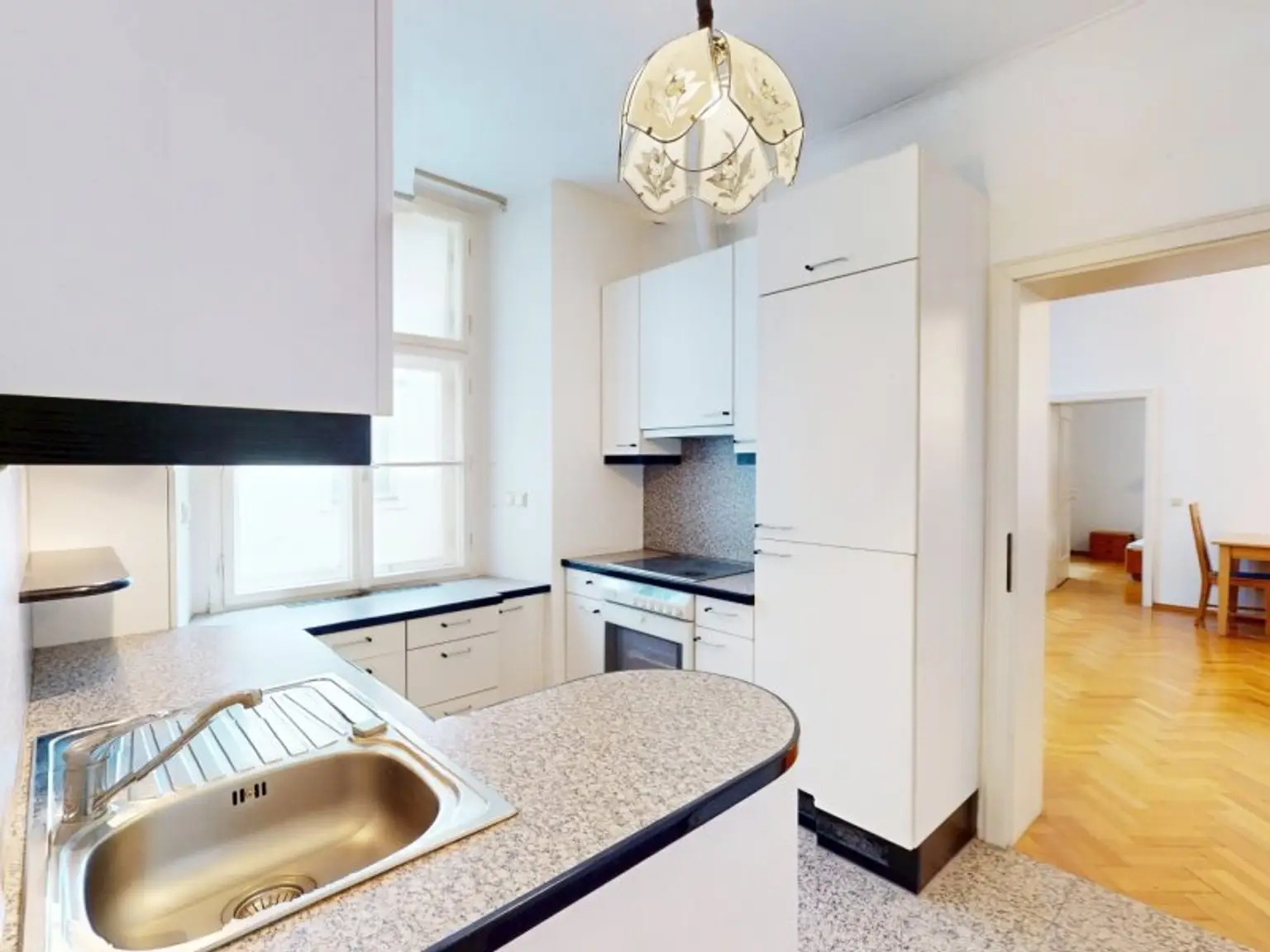 Wohnen an der Seilerstätte! Premium-Lage 1. Bezirk! 2-Zimmer-Altbauwohnung!