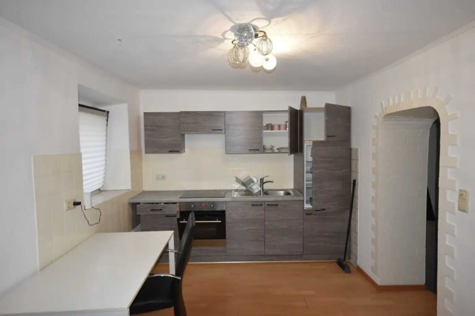 Küche - Kleine helle 3 Zimmer Wohnung mit Balkon und PKW-Stellplatz Miete Grödig Salzburg