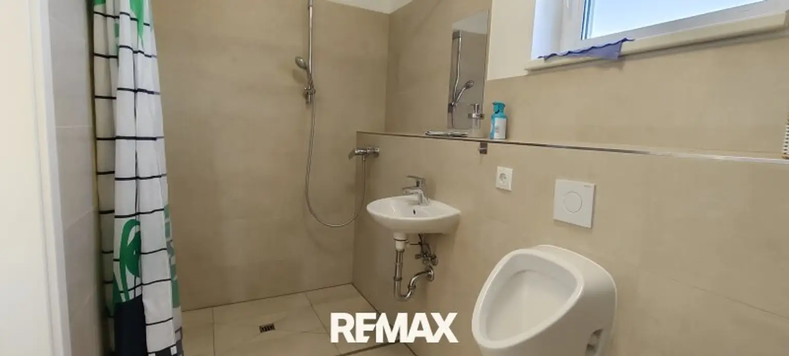 Badezimmer mit Dusche