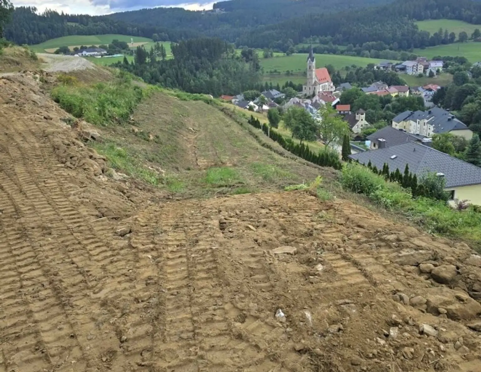 SONNIGES TERRAIN mit auffallend schöner AUSSICHT in absoluter RUHELAGE zwischen 600 bis 3190 m²