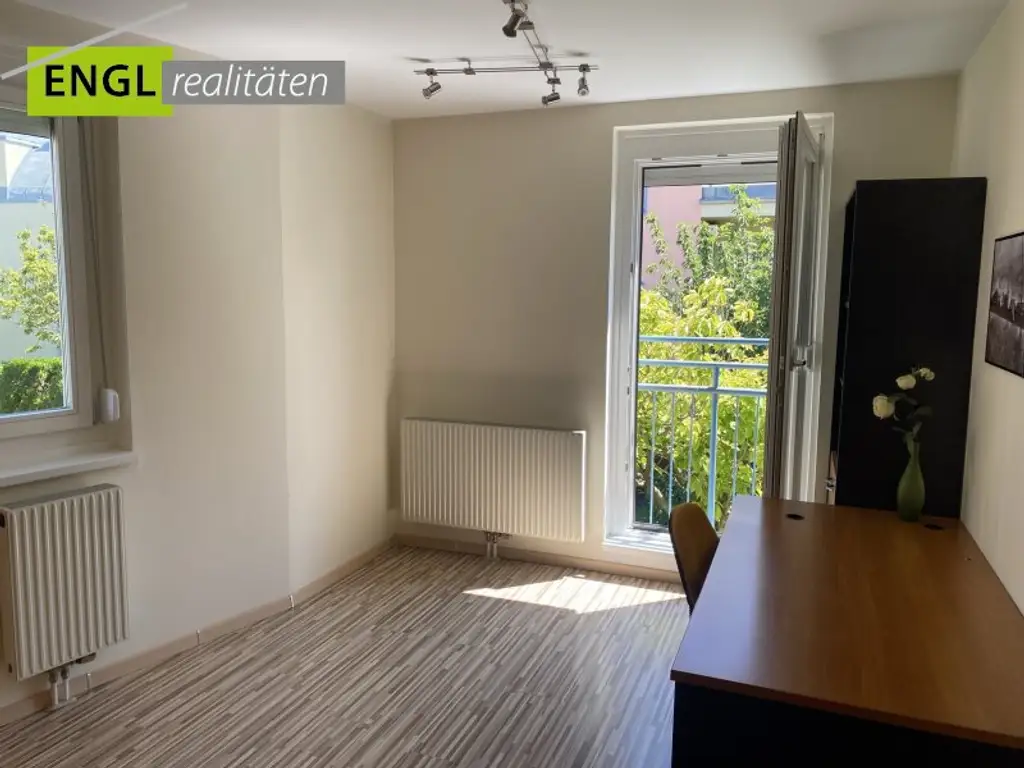 SOFORT VERFÜGBAR - AUFSPERREN und EINZIEHEN -voll möbliert - extrem gepflegt helle 3 Zimmerwohnung mit Gartenbenützung