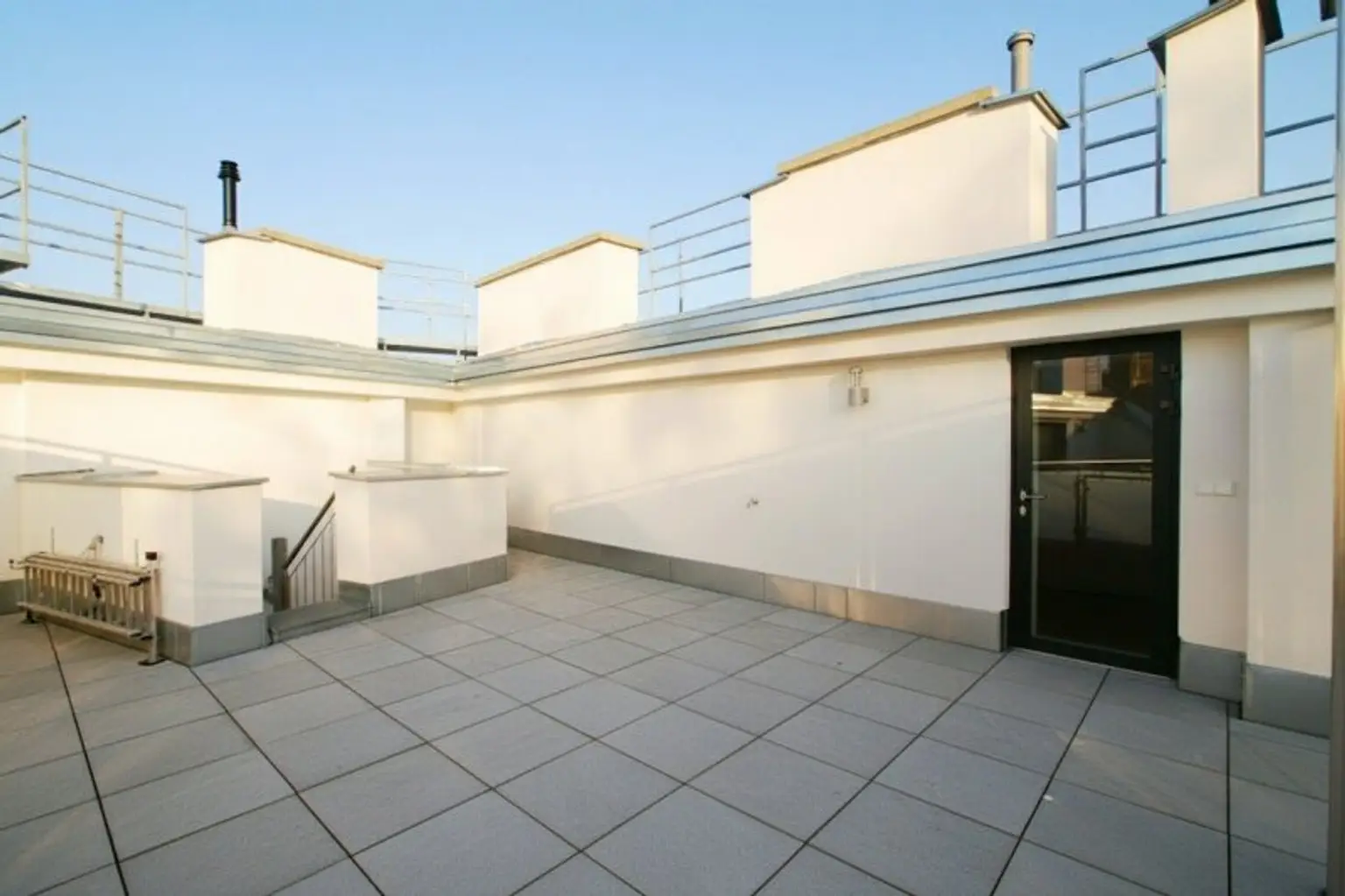 Sonnige Dachterrassenwohnung - Klimatisiert - Top Zustand - nähe U3