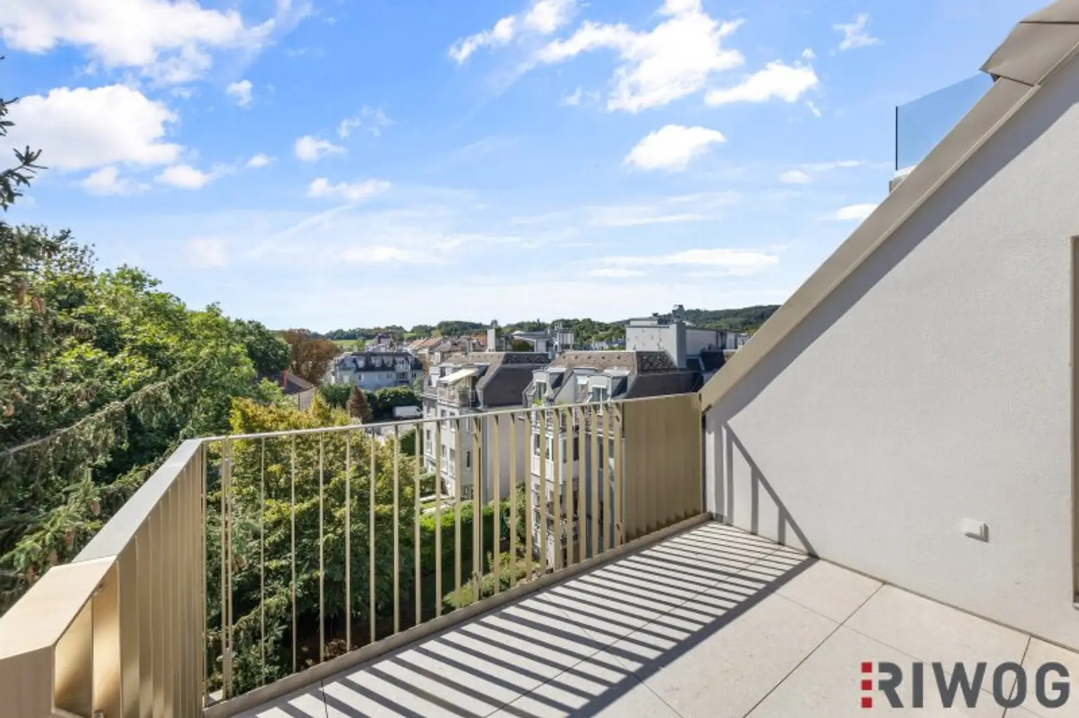 3,7m Raumhöhe im DG, Garage mit 2 Stellplätze, Atrium, Aufzug in die Wohnung und 360° Dachterrasse