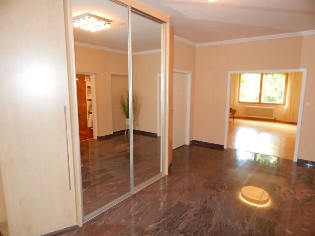 Helle und ruhige - Top ausgestattete Wohnung mit 2 Loggien