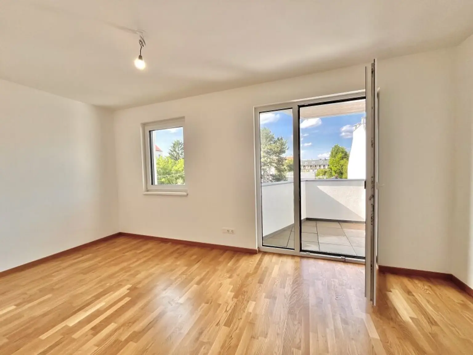 ERSTBEZUG: Traumhafte 3-Zimmer-Wohnung mit 2 Balkonen (ideal auch für Anleger)