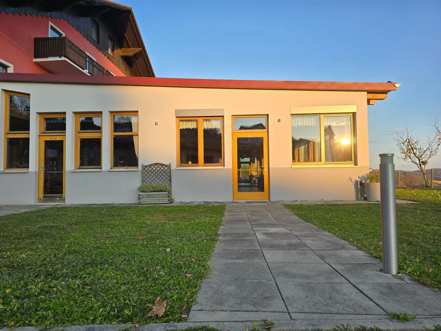 Großes Haus für Visionäre in Aussichtslage (Buschenschank, Weingärten)