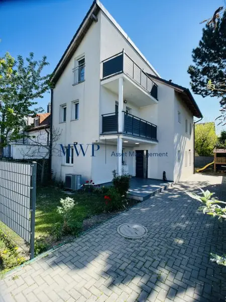 Freistehendes Einfamilienhaus mit 6-Zimmern plus Keller in Esslinger Ruhelage – diskret gelegen auf Eigengrund