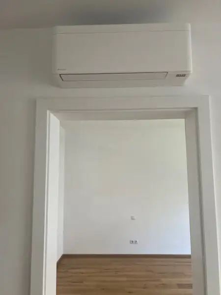 Traumhafte neuwertige 2-Zimmer-Wohnung mit großem Balkon in erstklassiger Lage!