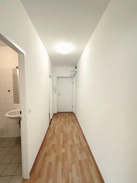NEU! Preisgünstige 1-Zimmerwohnung mit Loggia nahe Wien zu vermieten! Tiefgaragenstellplätze verfügbar!