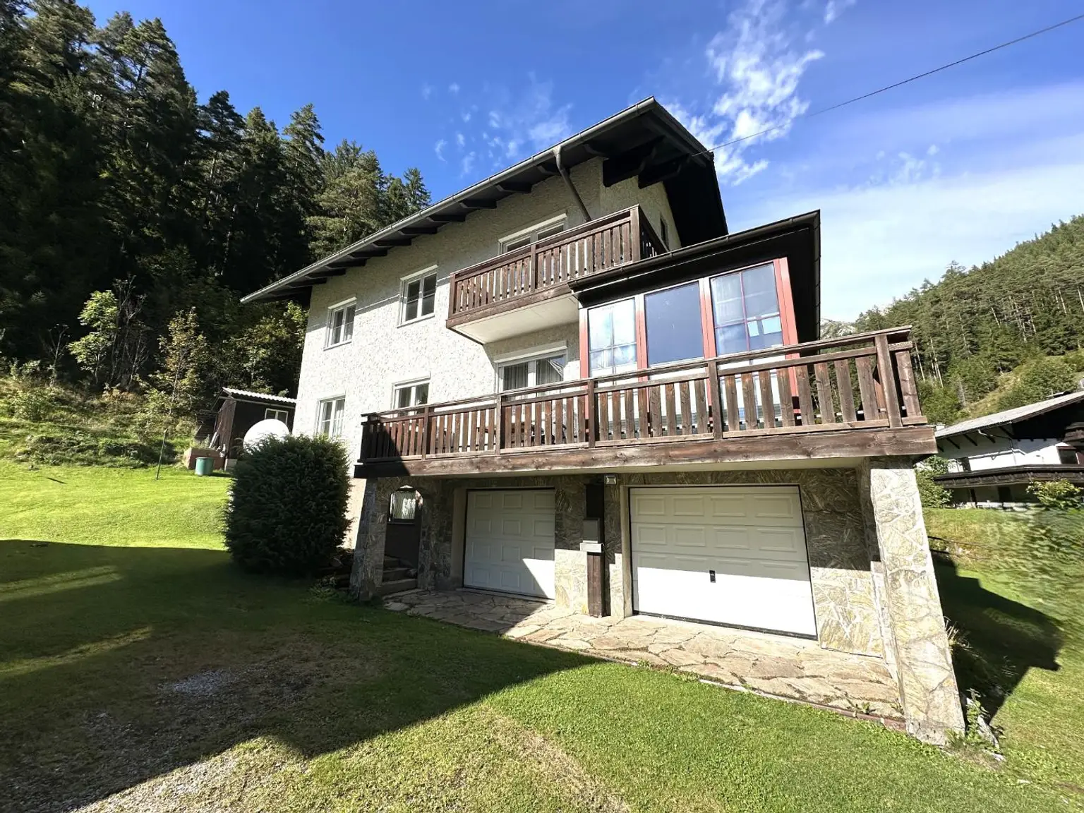 ***Idyllisches Ein- bis Zweifamilienhaus – Natur pur und sofort beziehbar !***